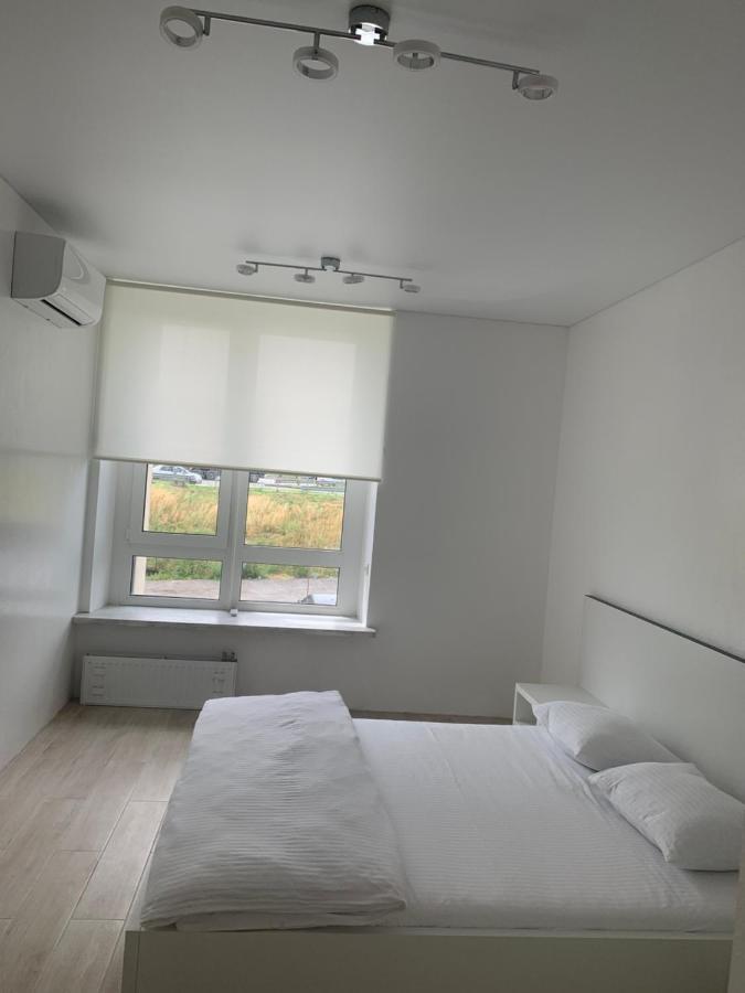 New 3 Rooms Apartment Near The Metro Station Kyiv Exterior photo