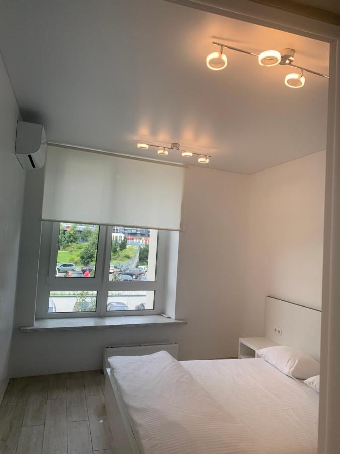 New 3 Rooms Apartment Near The Metro Station Kyiv Exterior photo