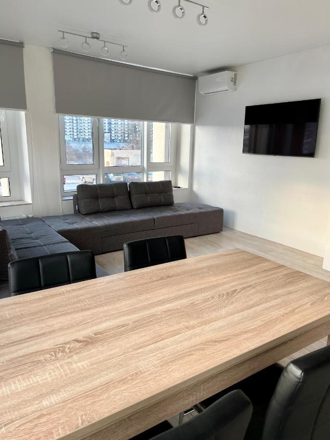 New 3 Rooms Apartment Near The Metro Station Kyiv Exterior photo