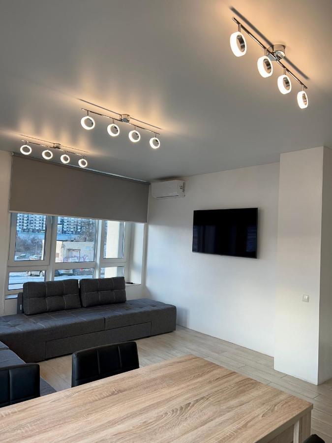 New 3 Rooms Apartment Near The Metro Station Kyiv Exterior photo
