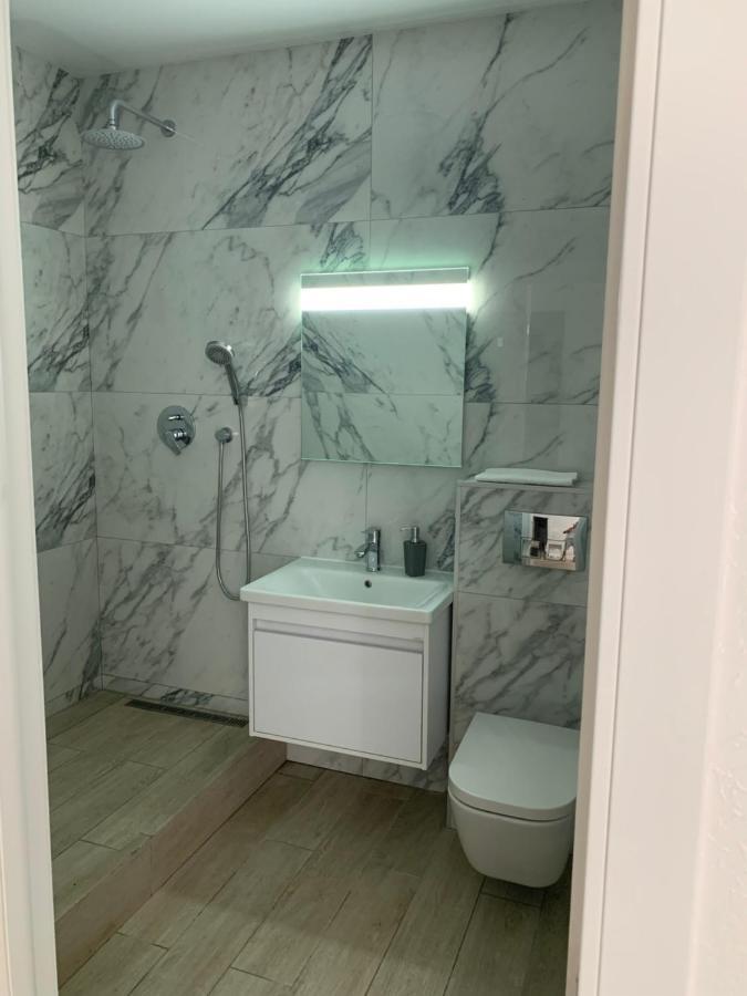 New 3 Rooms Apartment Near The Metro Station Kyiv Exterior photo